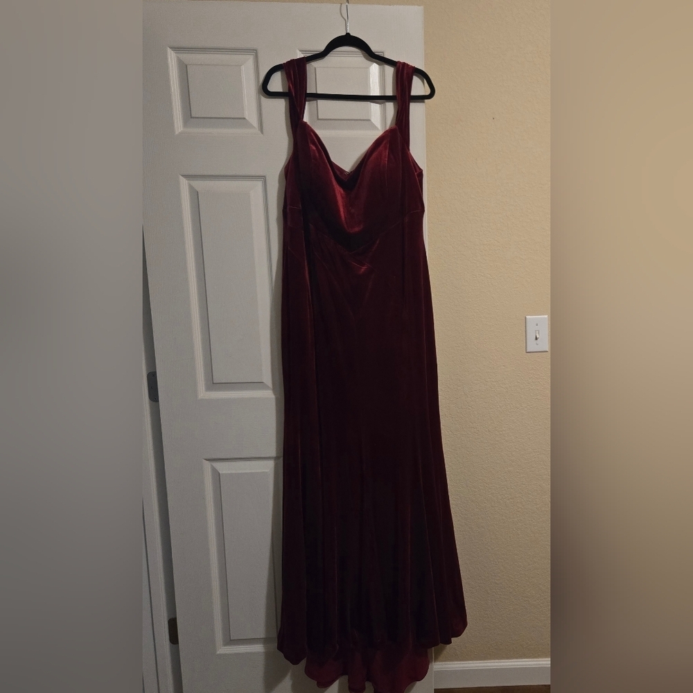 Cinderella Velvet Dress In Wine Size 3XL 63in Front Length 70in Back Length